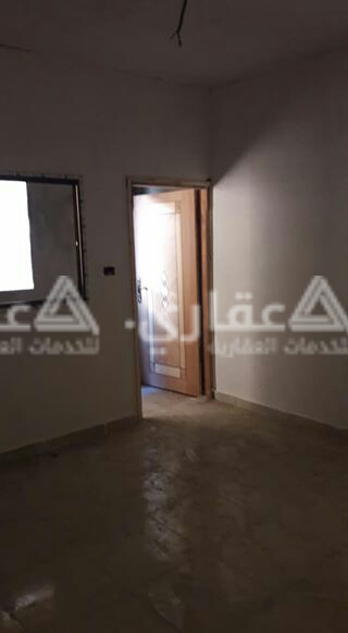 شقة للبيع بعمارة سكنية حديثة البناء