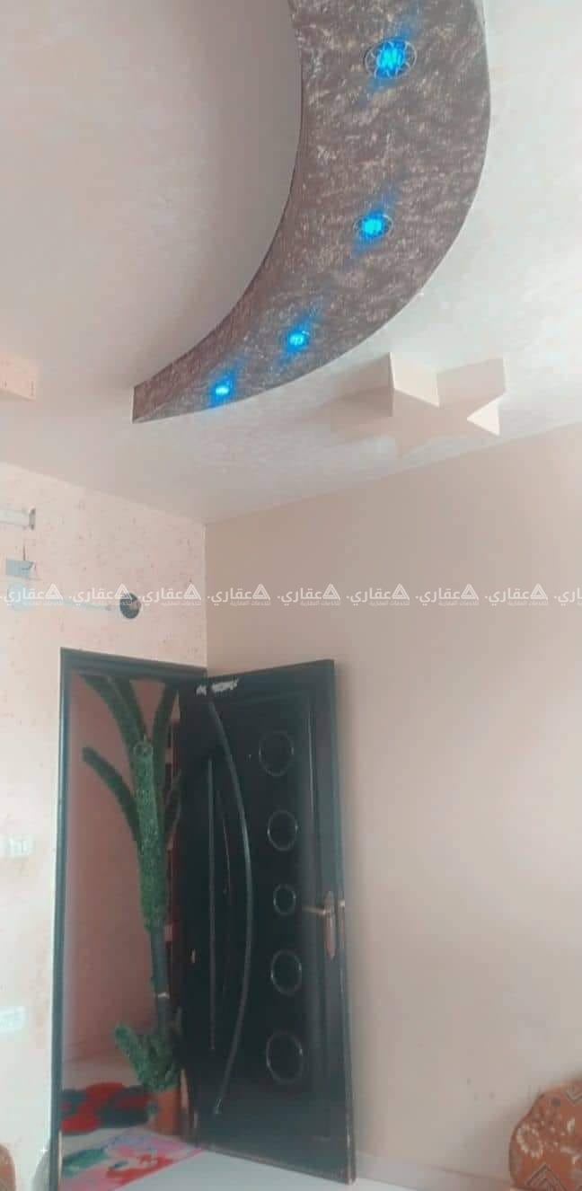 شقة للبيع بعمارة سكنية قرب مسجد الرحمن