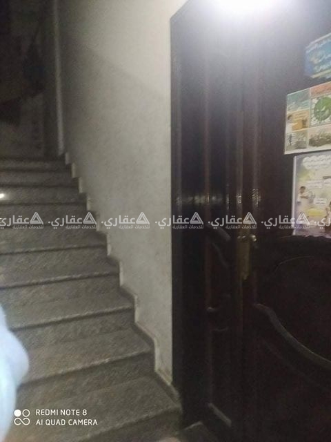 منزل مع أرض صغيرة
