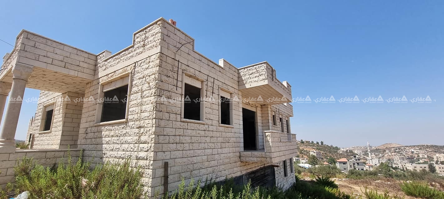 فيلا عظم للبيع قريبة للشارع العام 