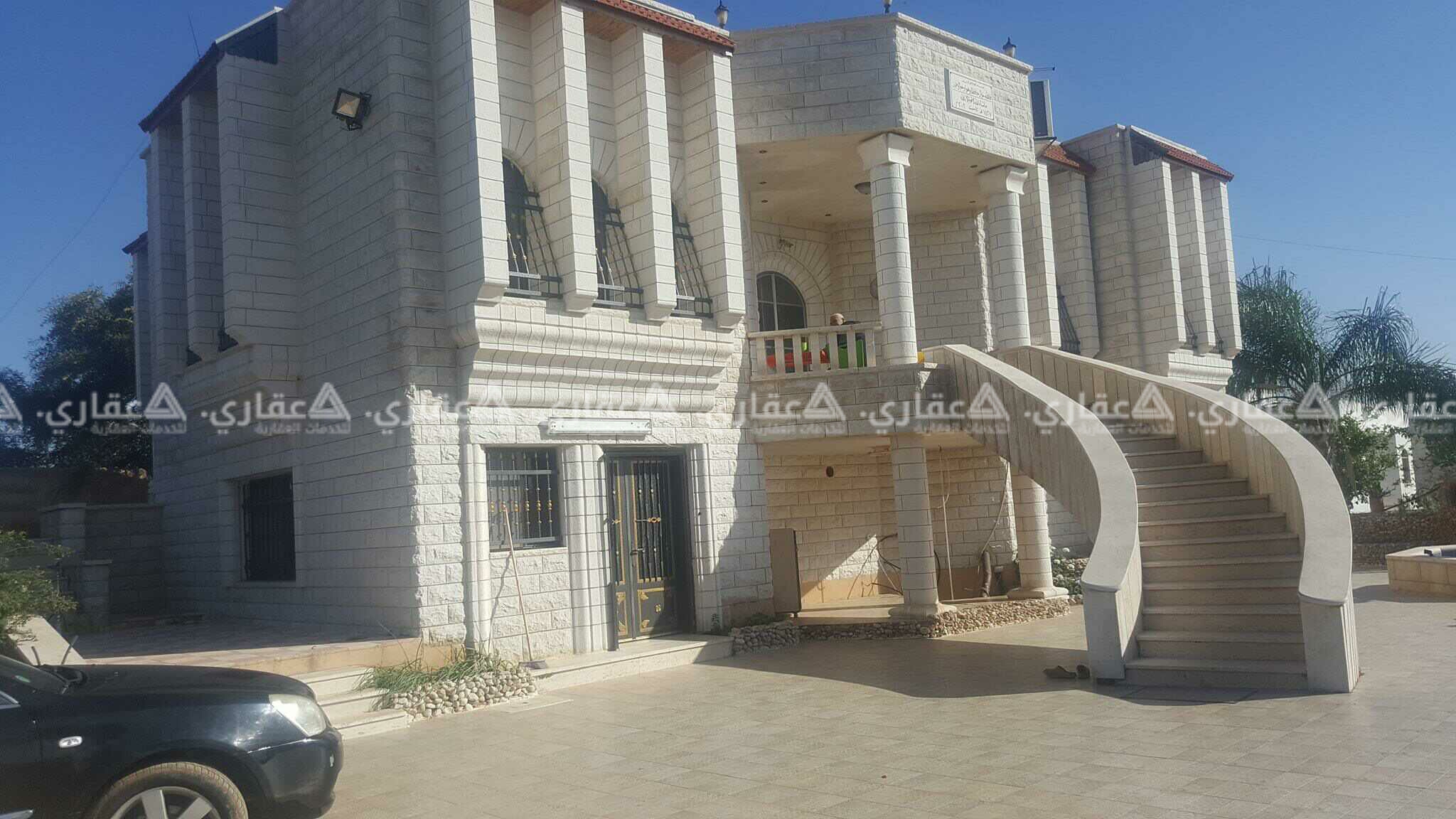 فيلا للبيع على ارض دونمين ومائتين متر