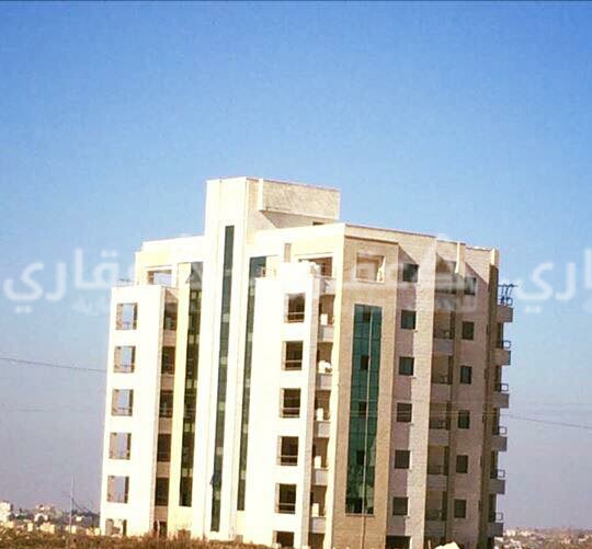 عمارة جميلة ومساحة واسعة للشقة