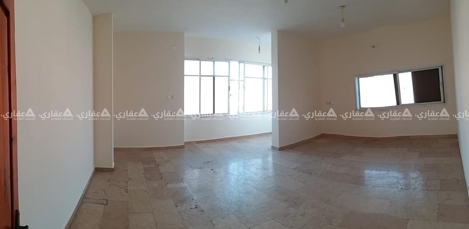 شقة مشطبة للبيع بعمارة سكنية