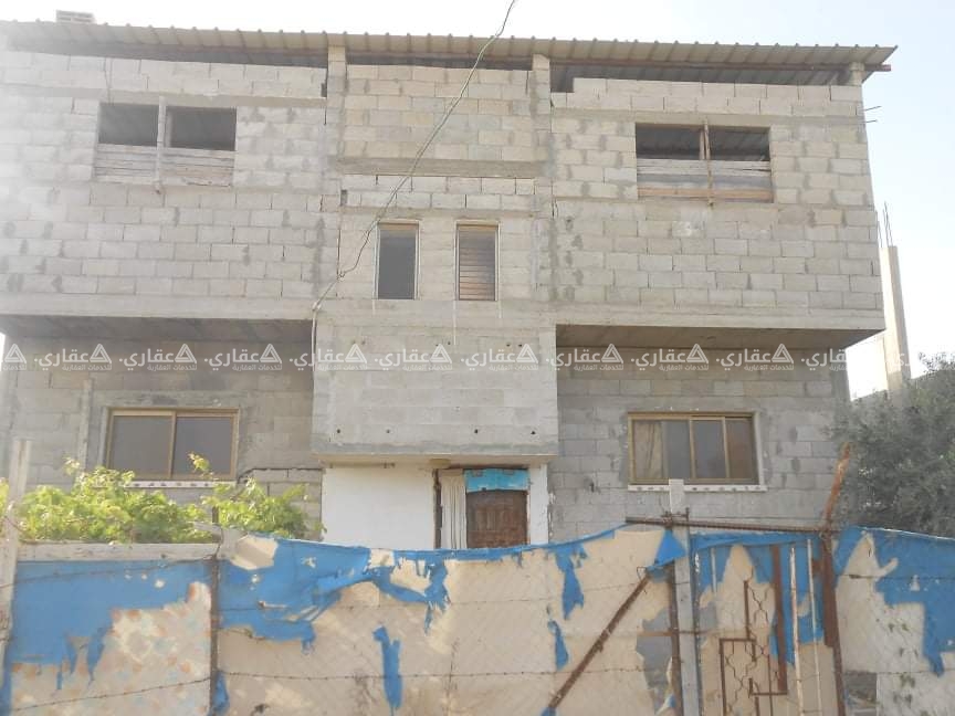 أرض مبنى عليها بيت مساحة الأرض 280 متر والبناء على 140متر 