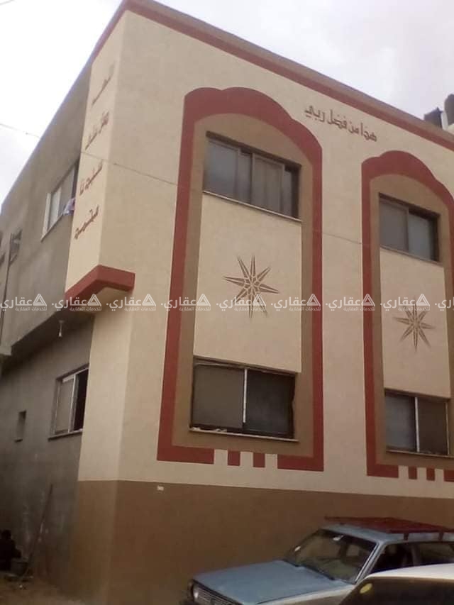 بيت مكون من دورين والتأسيس لستة أدوار