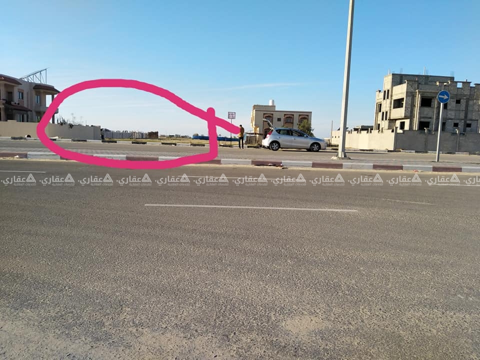 ارض ع شارع قطر 