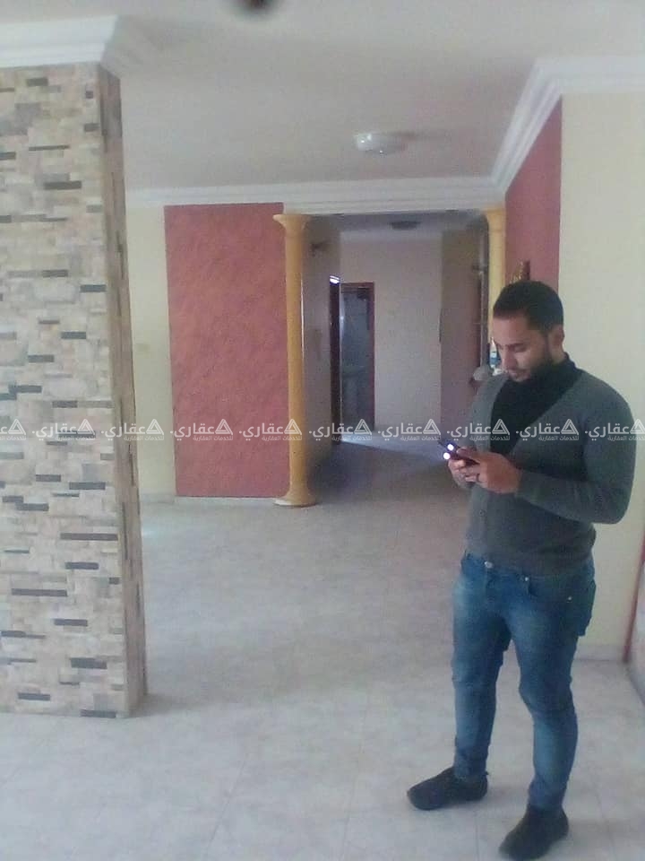 شقة 176 متر بالاضافة الى كراج يتسع لسيارتين والشقة في الطابق العاشر