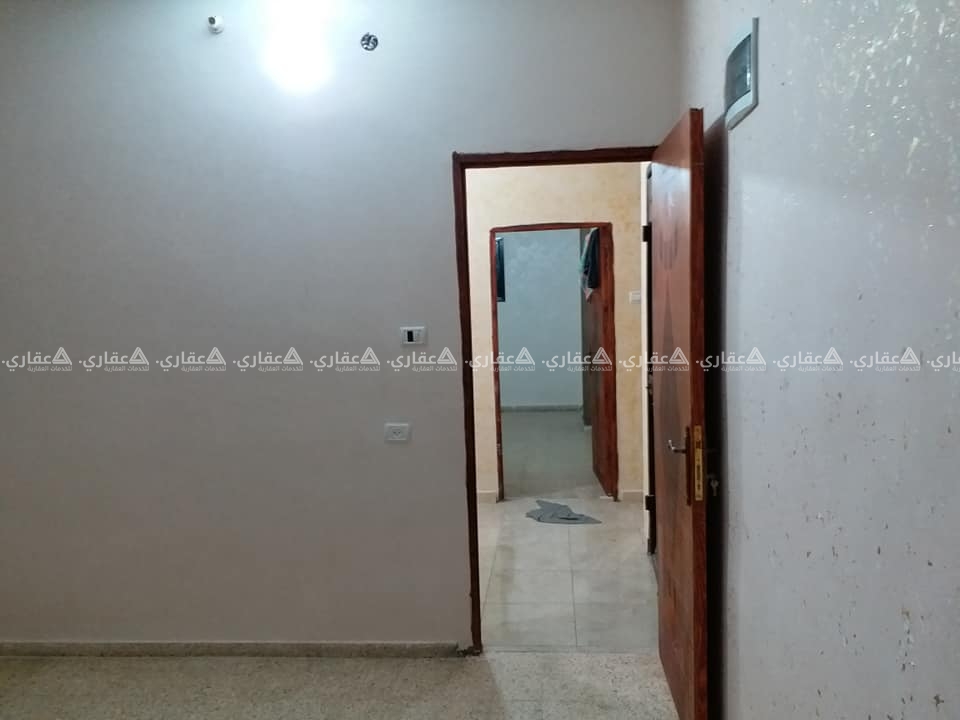 شقة طابق ثاني بعد الارضي تقريبا ٥٧ متر 