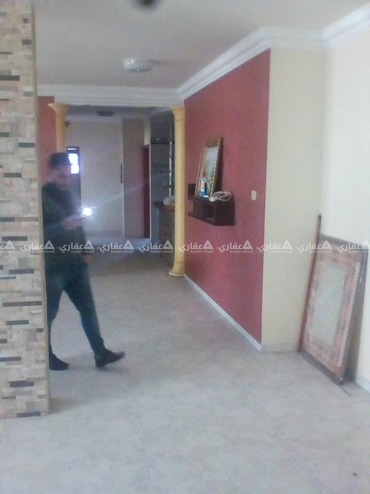 شقة 176 متر بالاضافة الى كراج يتسع لسيارتين والشقة في الطابق العاشر