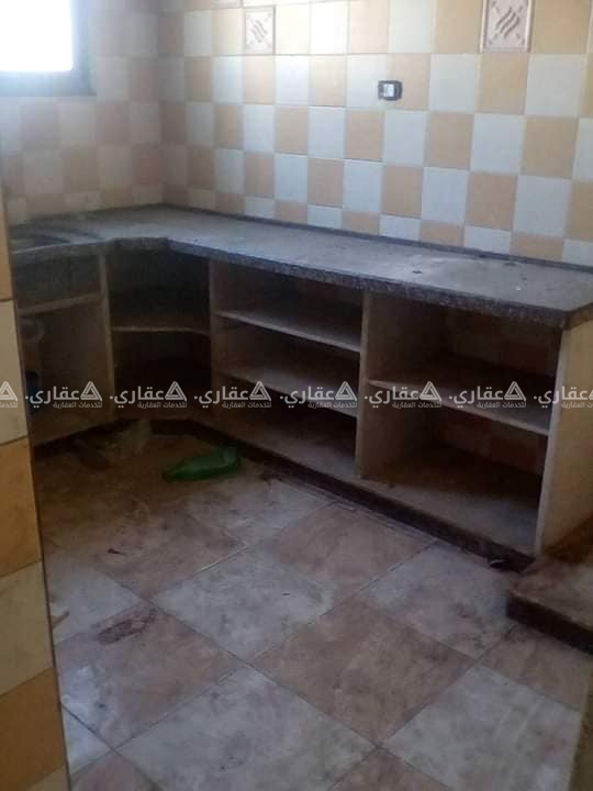 شقة في معسكر الشاطئ مشطبة دور ثالث واخير