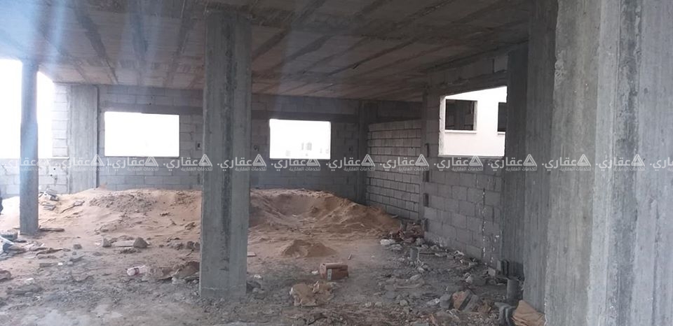 روف عظم للبيع بعمارة سكنية حديثة البناء
