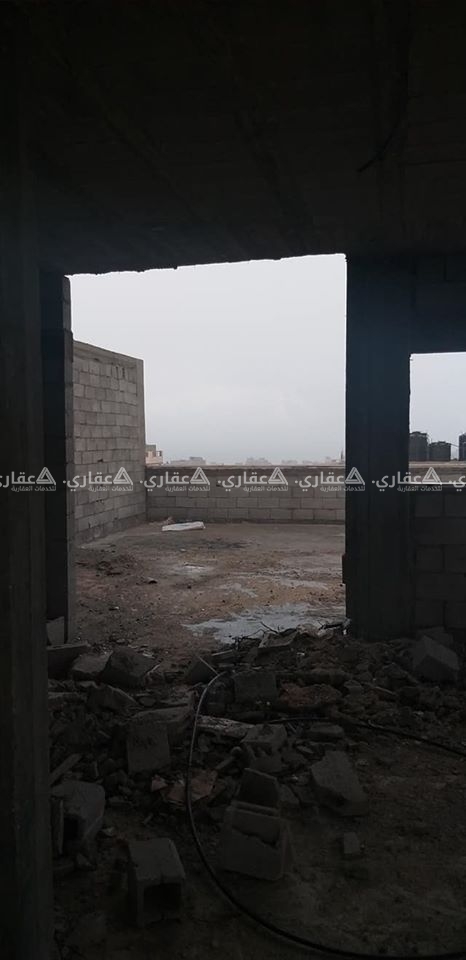 روف عظم للبيع بعمارة سكنية حديثة البناء