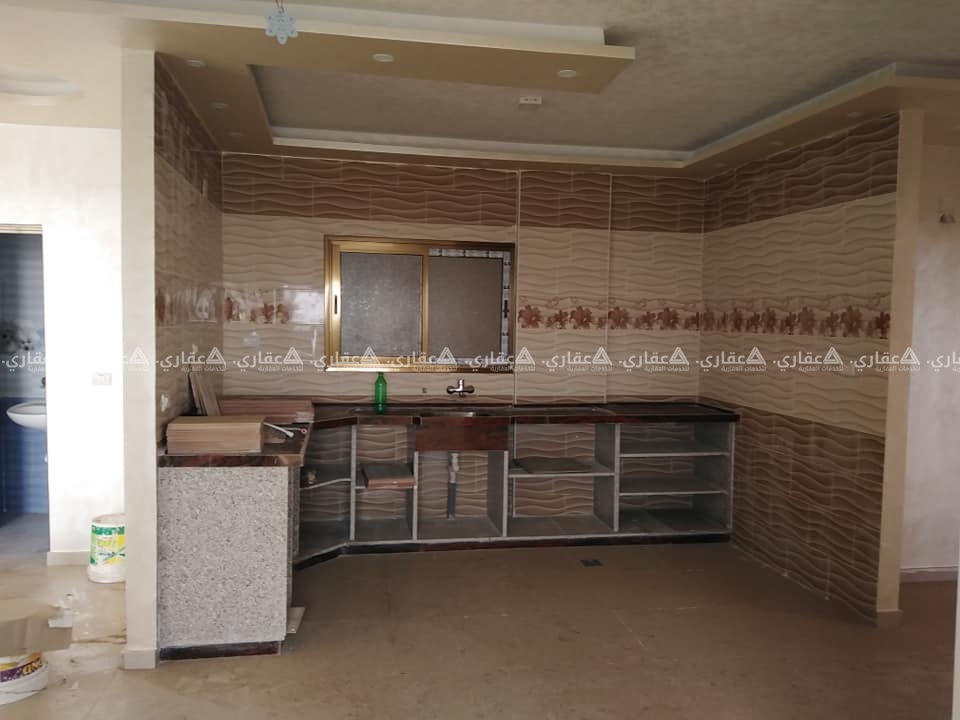 شقة للبيع طابق أول مش مسكونة نهائي