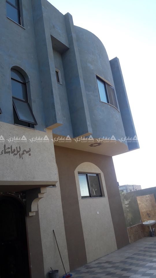 منزل من طابقين للبيع