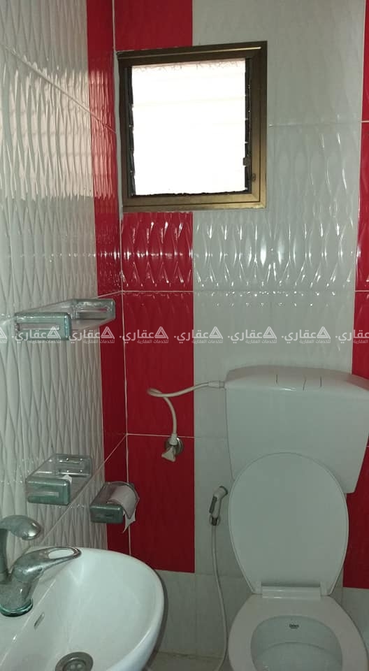شقة مشطبة سوبر لوكس للبيع بعمارة سكنية حديثة البناء