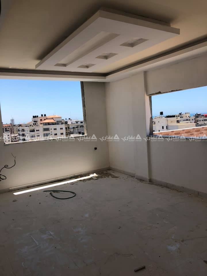 روف عظم للبيع بعمارة سكنية حديثة البناء