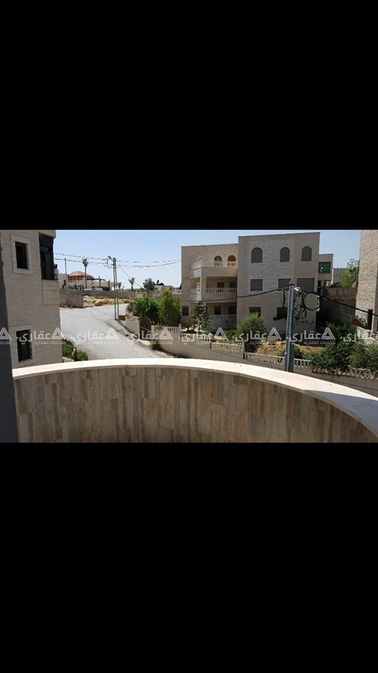 شقة للايجار في سطح مرحبا شارع الفلل منطقه هادئه جدا 