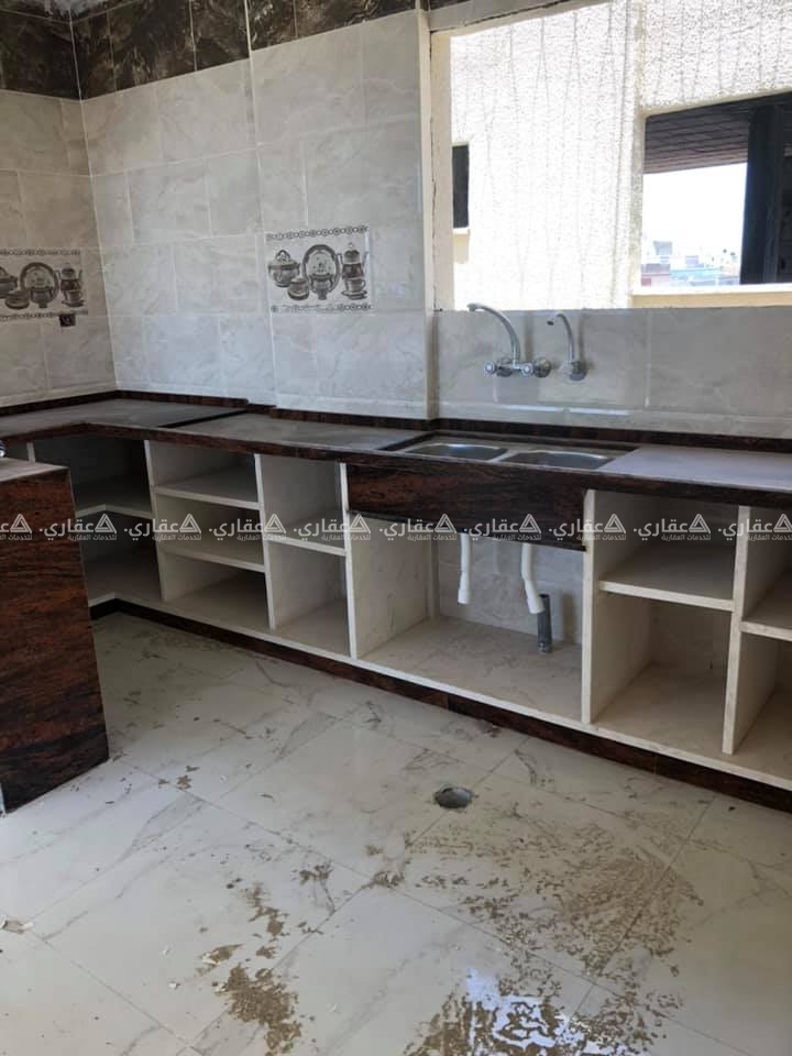 روف عظم للبيع بعمارة سكنية حديثة البناء