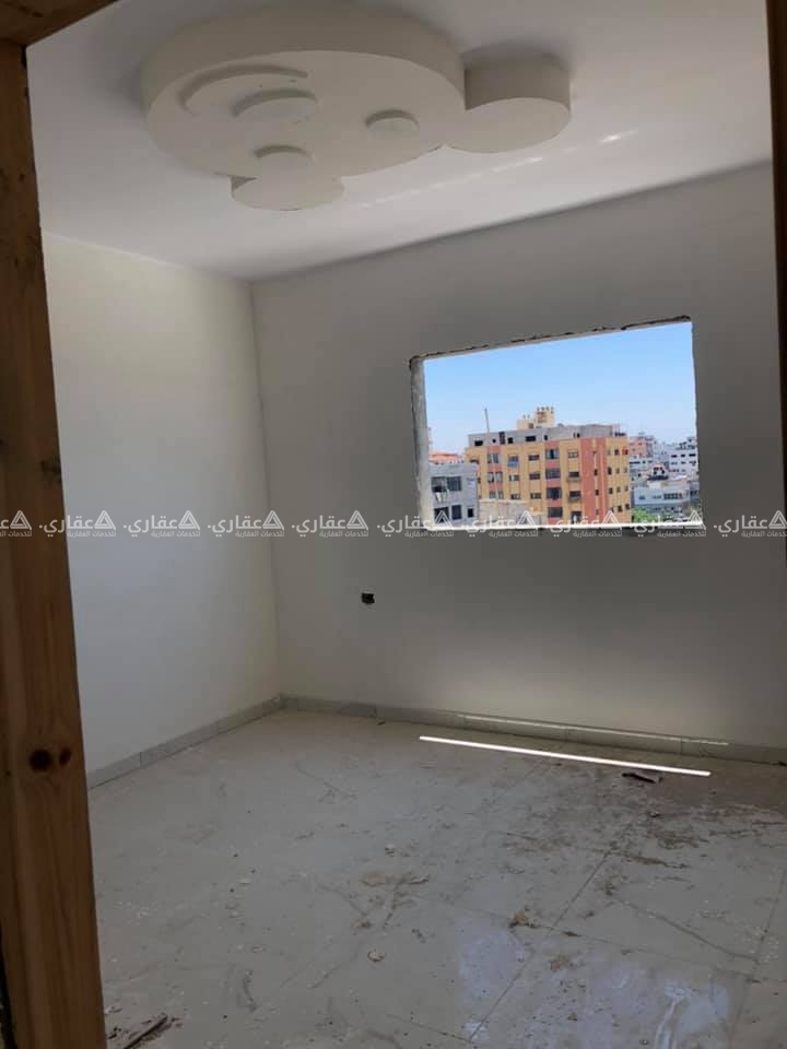 روف عظم للبيع بعمارة سكنية حديثة البناء