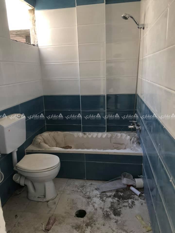 روف عظم للبيع بعمارة سكنية حديثة البناء