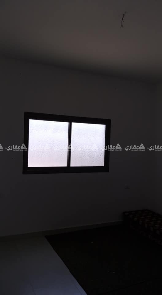 شقة مشطبة سوبر لوكس للبيع بعمارة سكنية حديثة البناء