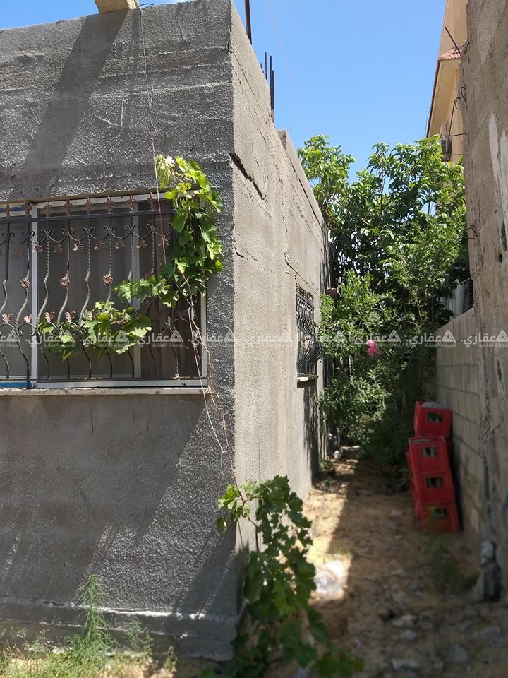 ارض ٤٣٥ متر للبيع مقام عليها منزل مساحة ١٤٠متر