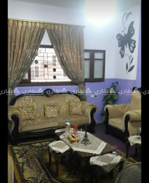 شقة للايجار في عمارة سكنية طابق ارضي مرتفع 