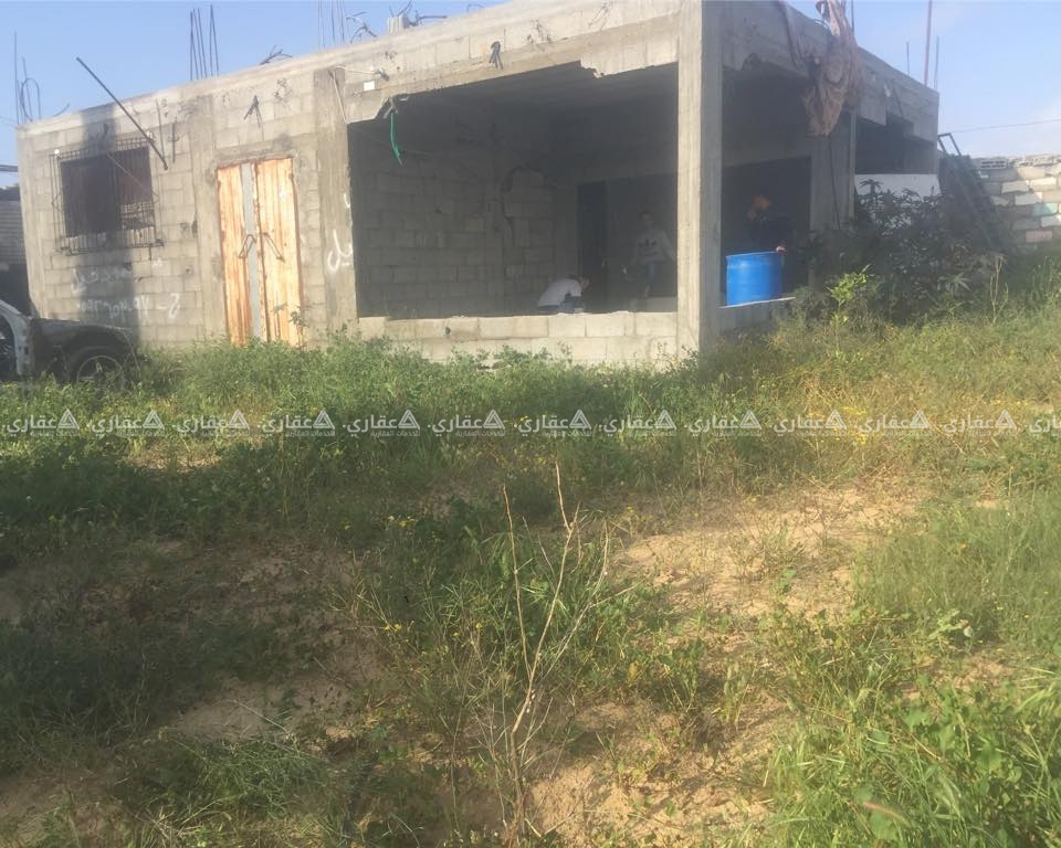 أرض مع بيت عضم سقف باطون مطل على بحر الشيخ عجلين