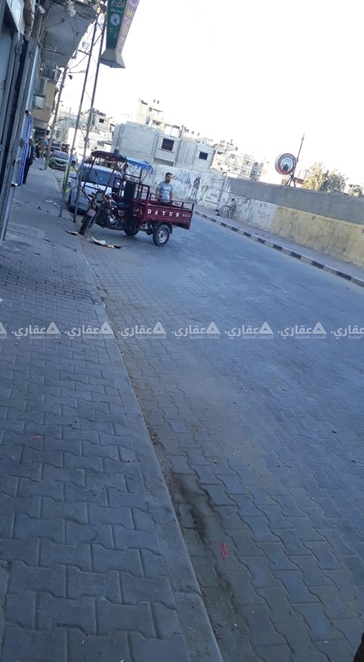 دار للبيع مكون من ثلاث طوابق مع الحواصل