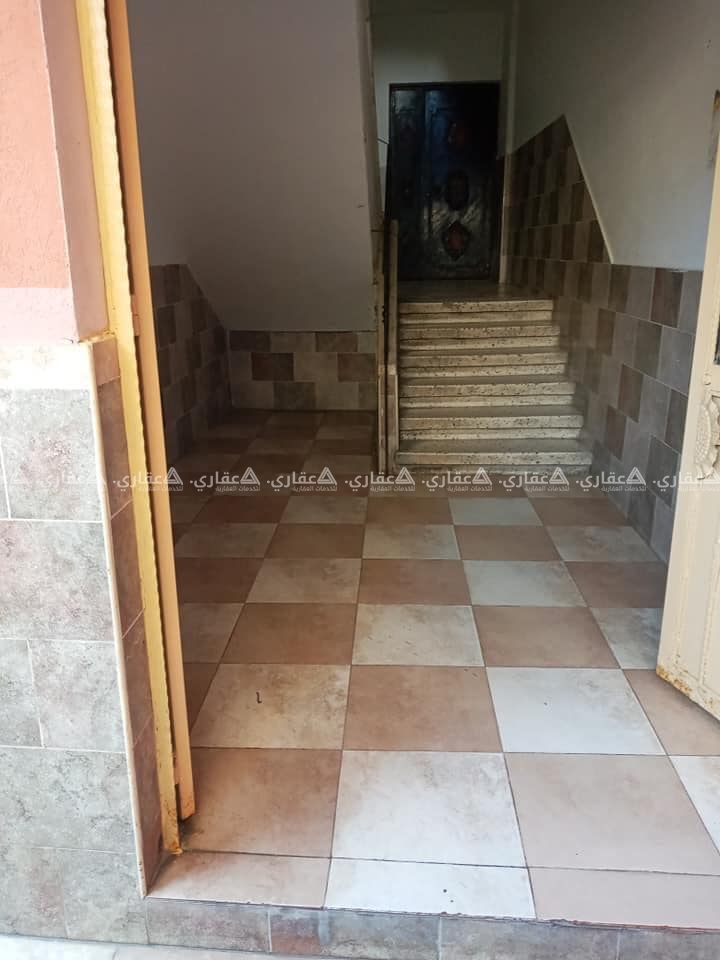 شقة للبيع في عمارة سكنية حديثة البناء