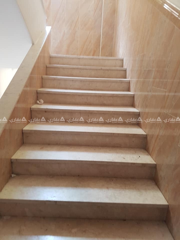 شقة عظم في عمارة حديثة البناء