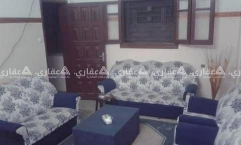 شقة للايجار في عمارة سكنية طابق ارضي مرتفع 