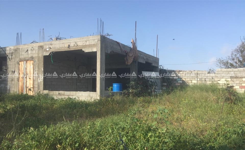 أرض مع بيت عضم سقف باطون مطل على بحر الشيخ عجلين