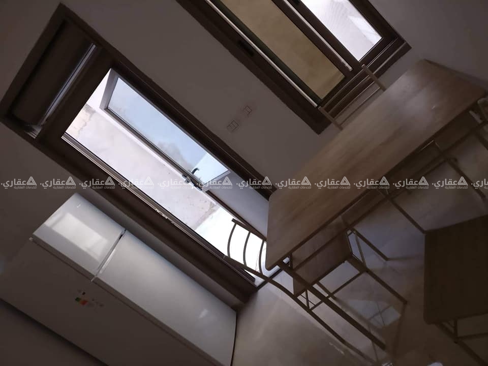 استوديو للايجار مع ساحة خارجية واسعة جدا و ثلاثة مداخل