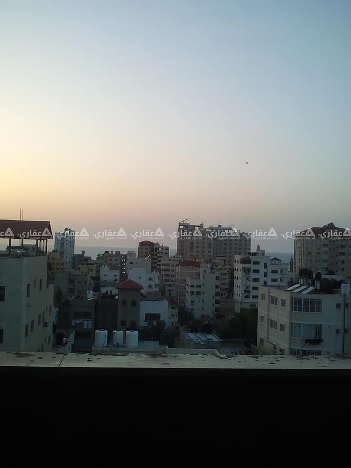 شقة عظم للبيع بعمارة على مكان مرتفع