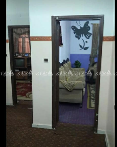 شقة للايجار في عمارة سكنية طابق ارضي مرتفع 