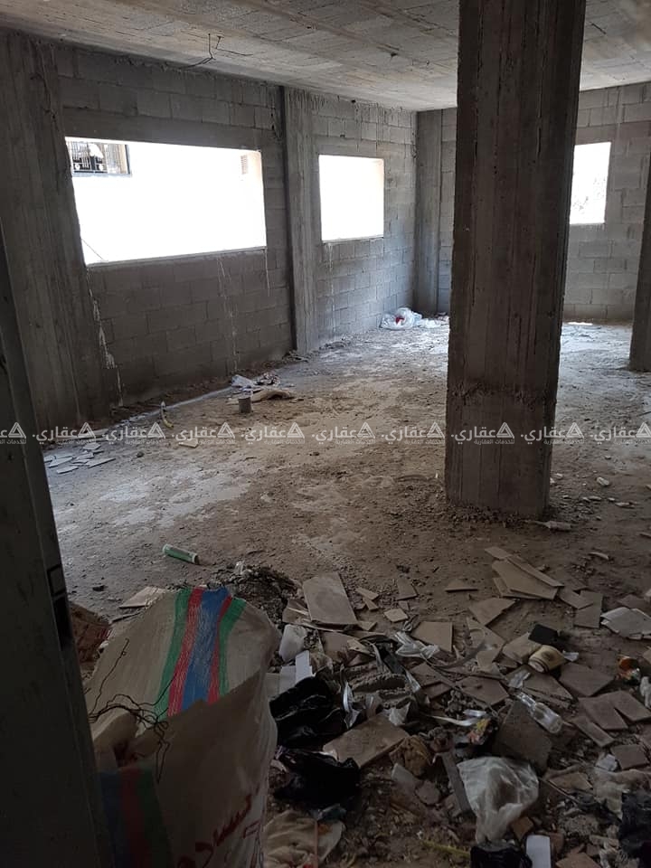 شقة عظم في عمارة حديثة البناء