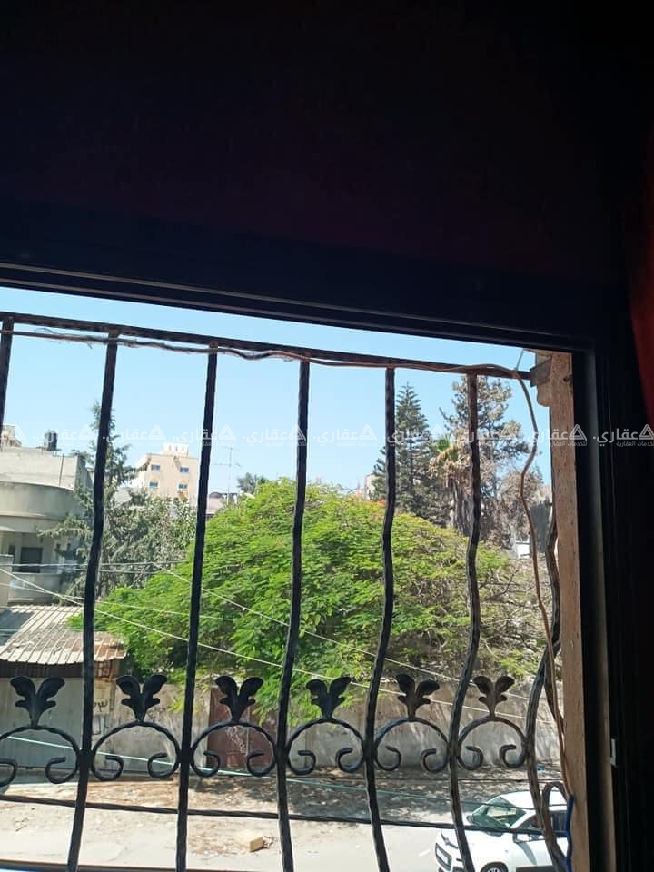 شقة للبيع في عمارة سكنية حديثة البناء