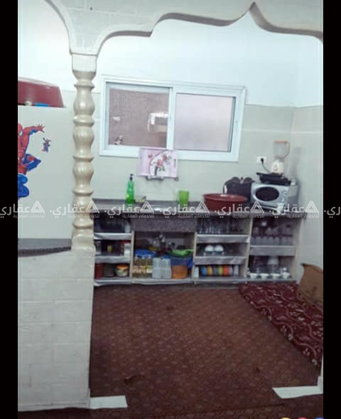 شقة للايجار في عمارة سكنية طابق ارضي مرتفع 