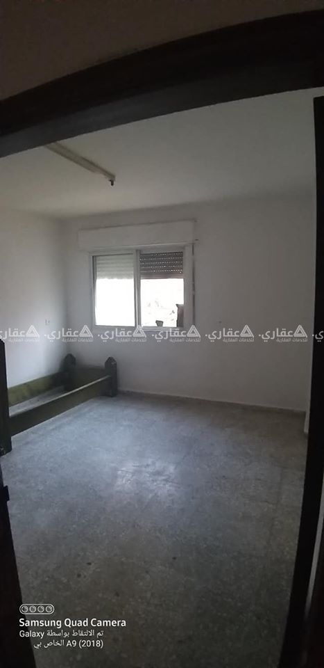شقة للايجار في بيتونيا خلف الكلية العصرية.