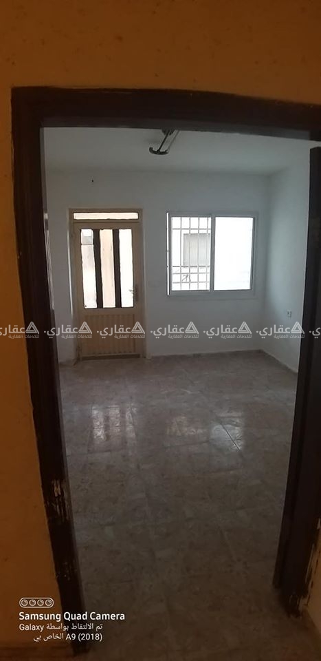 شقة للايجار في بيتونيا خلف الكلية العصرية.