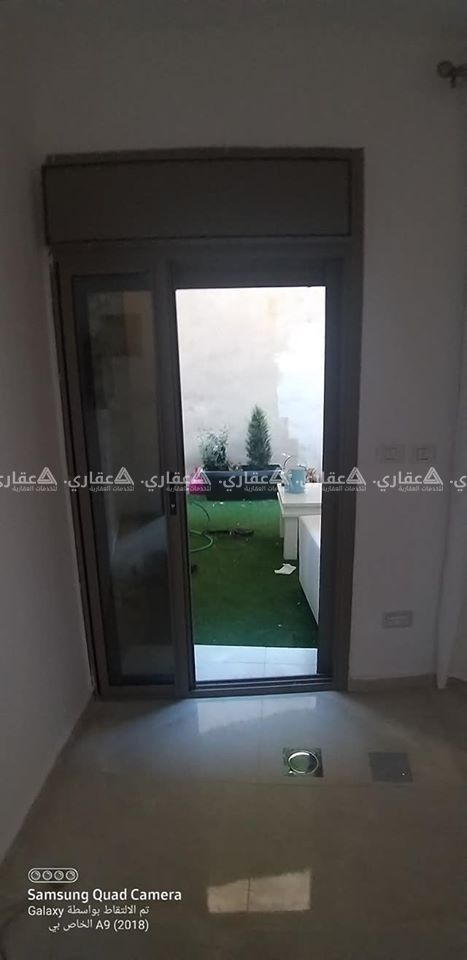 استوديو للايجار مع ساحة خارجية واسعة جدا و ثلاثة مداخل