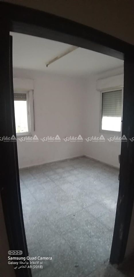 شقة للايجار في بيتونيا خلف الكلية العصرية.