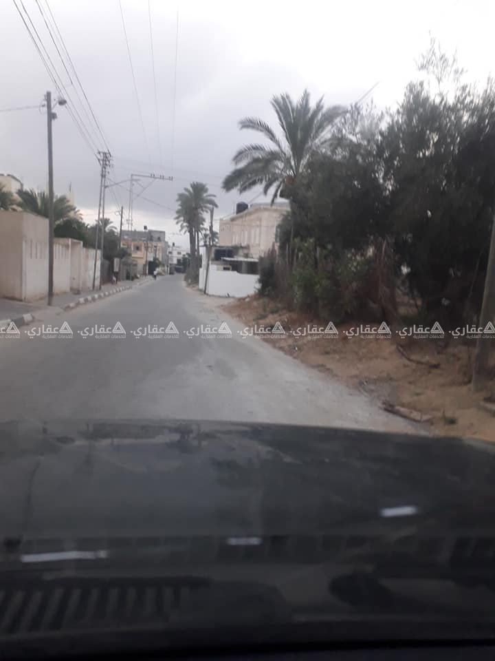 أرض في القرارة على شارعين اسفلت