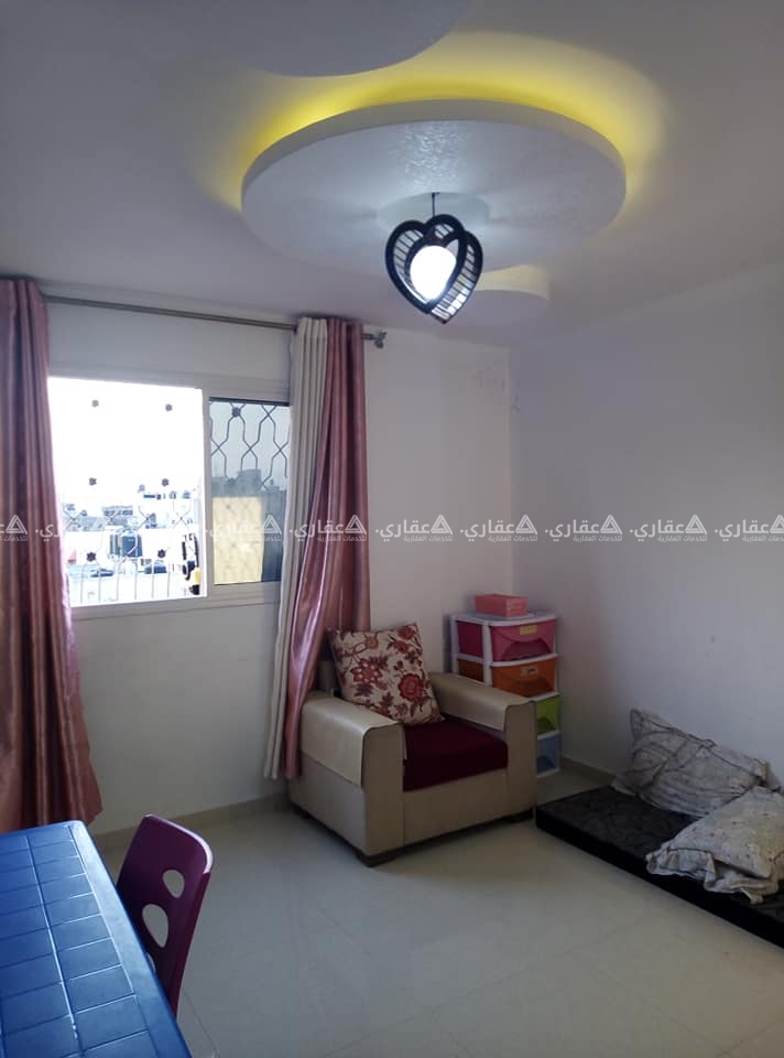 شقة للبيع في عمارة سكنية جديدة