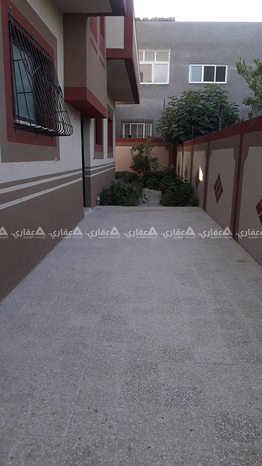 بيت للبيع عبارة عن شقتين