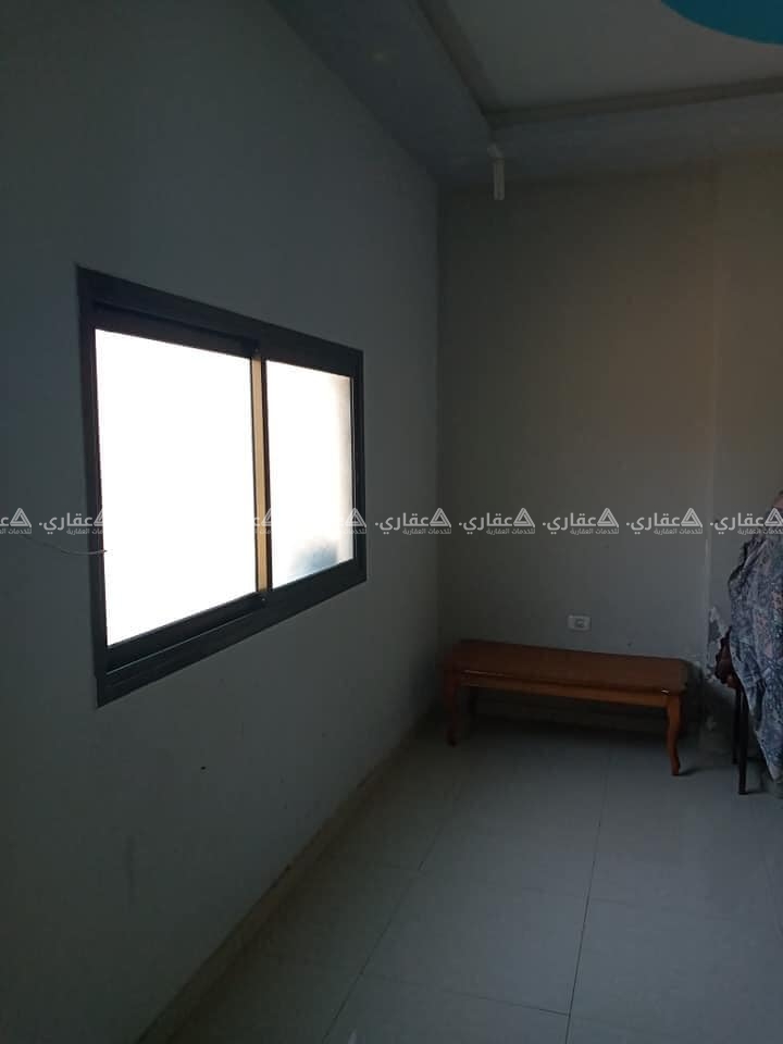 شقة للبيع في عمارة سكنية حديثة البناء