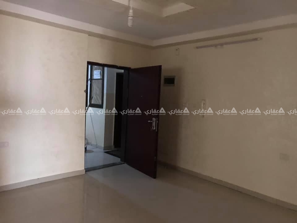  شقه في عماره جديده للبيع
