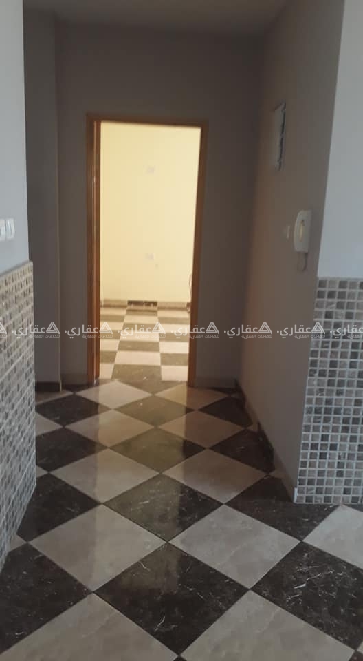 شقة فاخرة للايجار في عمارة سكنية
