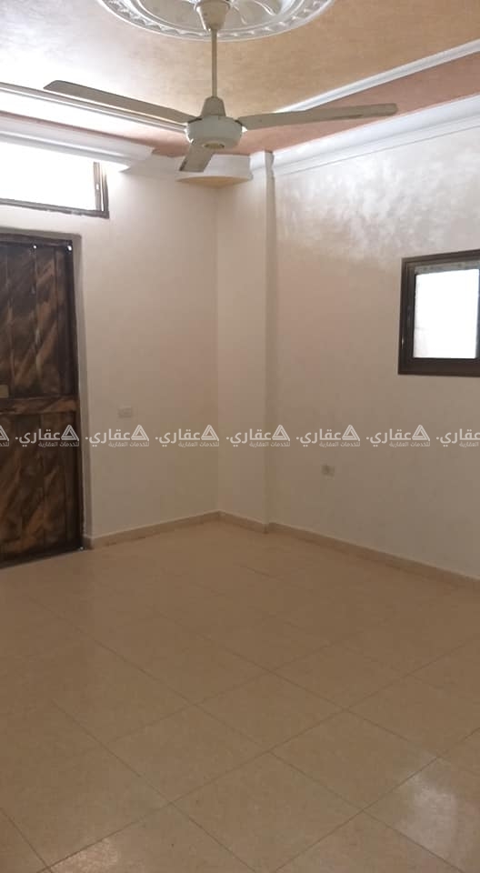 شقة مشطبة سوبر لوكس للبيع بعمارة سكنية حديثة البناء